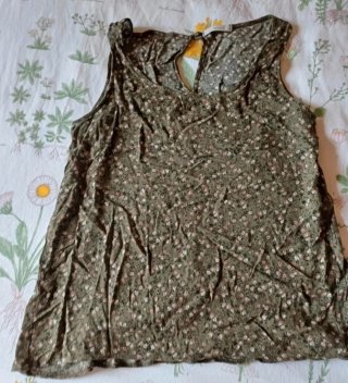 Blusa floral verde y rosa