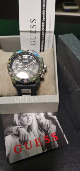 Reloj Guess Negro y Plateado