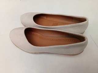 Zapatos cuña beige mujer