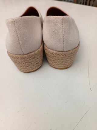 Zapatos cuña beige mujer