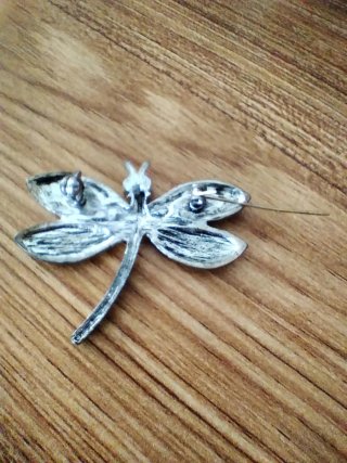 Broche libélula lila