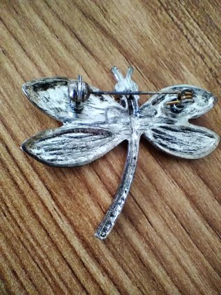 Broche libélula lila
