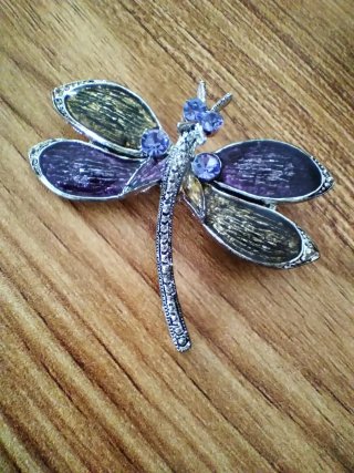 Broche libélula lila