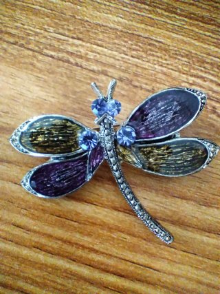 Broche libélula lila