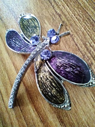 Broche libélula lila
