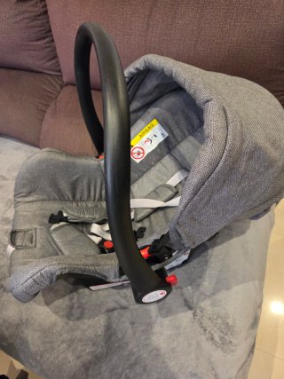 Carrito de bebé gris