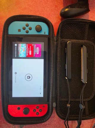 Nintendo Switch V2 + funda + cargador