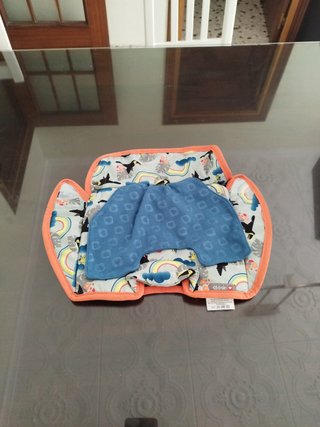 Dos protector silla bebé impermeable marca close