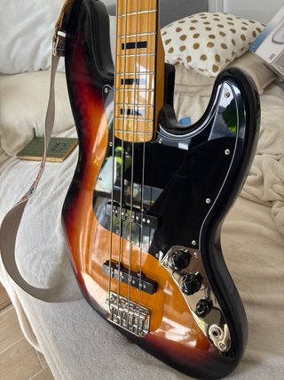 Bajo Guitarra Fender Squier 70s Jazz Bass Sunburst