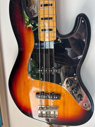 Bajo Guitarra Fender Squier 70s Jazz Bass Sunburst