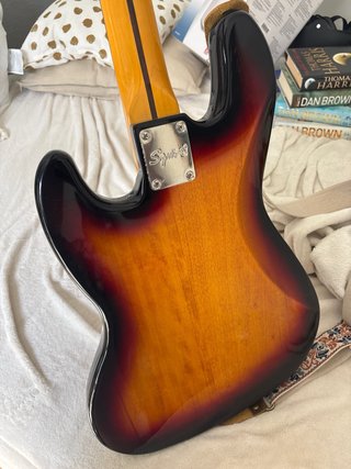 Bajo Guitarra Fender Squier 70s Jazz Bass Sunburst