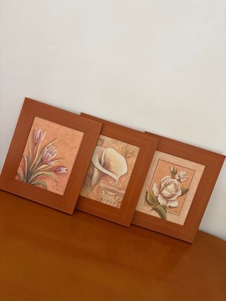 Un recibidor y 3 cuadros