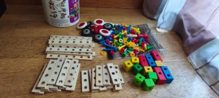 Juego construcción madera tornillos y tuercas