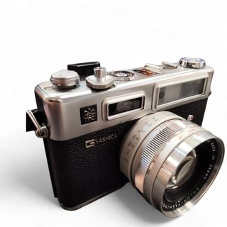 CAMARA DE FOTOS YASHICA ELECTRO 35 + FUNDA * DECORATIVA*