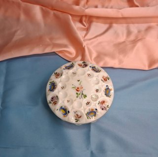 Joyero blanco con flores y pájaros