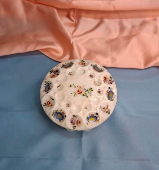 Joyero blanco con flores y pájaros