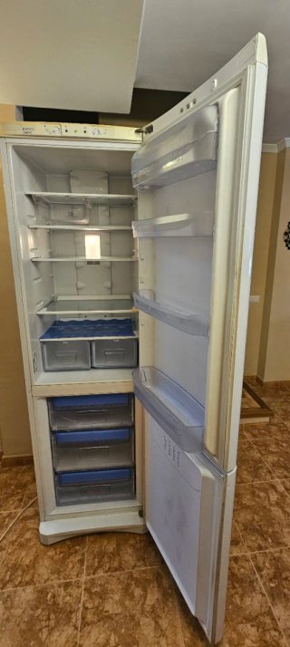 Frigorífico Nevera Combi Indesit Total No Frost
