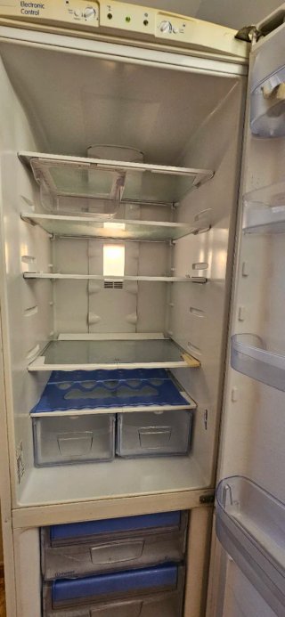 Frigorífico Nevera Combi Indesit Total No Frost