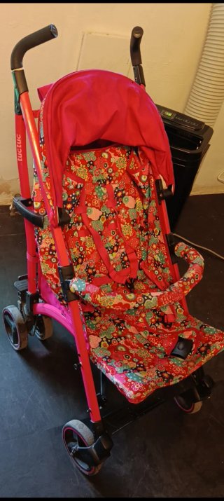 Silla de paseo Tuc Tuc rosa estampado floral