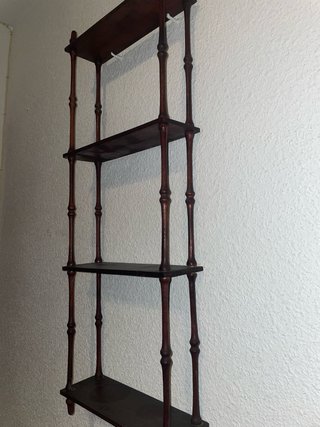 Estantería de pared de madera