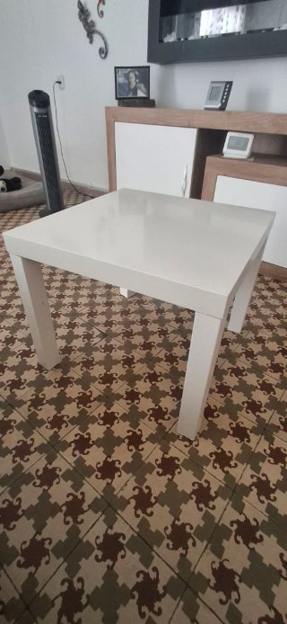 Mesa de centro blanca de madera