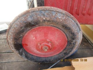 Antiguo Coche de pedales para restaurar.