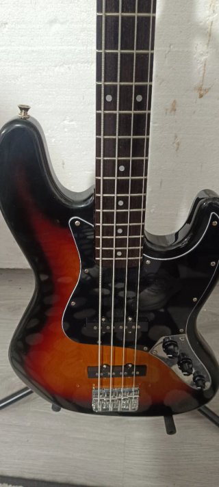 Bajo Fender Jazz Bass Sunburst