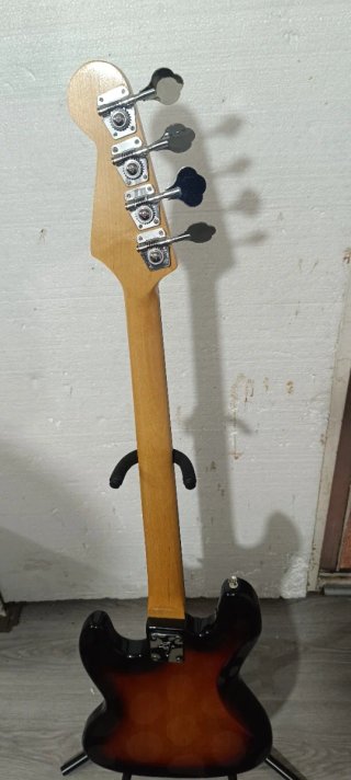 Bajo Fender Jazz Bass Sunburst