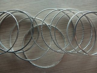 Pulseras plateadas