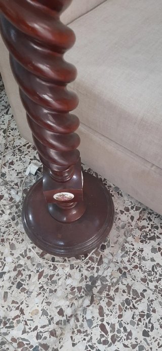 Lámpara de pie antigua madera y tela