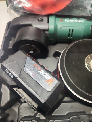 Pulidora Parkside 20V con set de esponjas