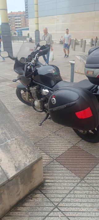 Suzuki Bandit 650 GSF Negra