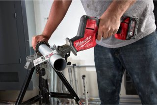 Milwaukee M18 FHZ - Sierra de sable de una mano