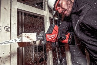 Milwaukee M18 FHZ - Sierra de sable de una mano