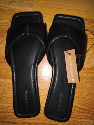 Sandalias EVEN&ODD negras nuevas