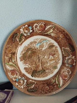 Set di cinque piatti in ceramica