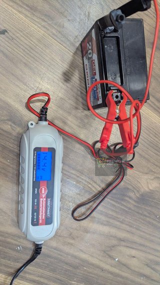 Dino - Cargador de batería con comprobador de batería