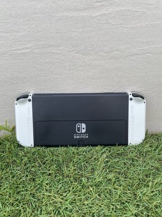 Pacchetto Nintendo Switch OLED + Accessori
