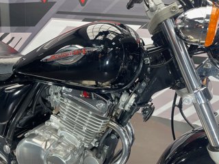 Suzuki Marauder GZ 250 Negra