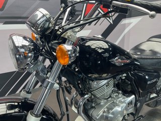 Suzuki Marauder GZ 250 Negra
