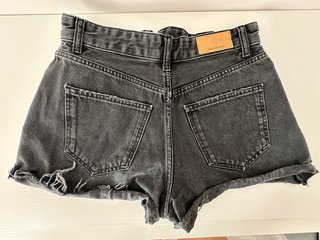 Shorts Vaqueros Stradivarius Gris