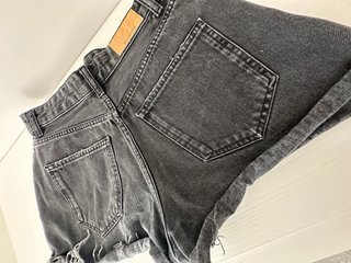 Shorts Vaqueros Stradivarius Gris