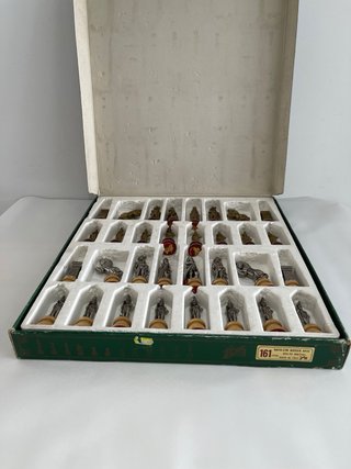 Juego de Ajedrez Metálico y Madera