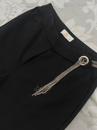 Pantaloni eleganti neri con dettaglio catena T. M