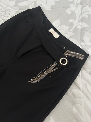 Pantaloni eleganti neri con dettaglio catena T. M