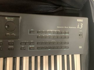 Teclado Korg i3 con funda