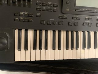Teclado Korg i3 con funda