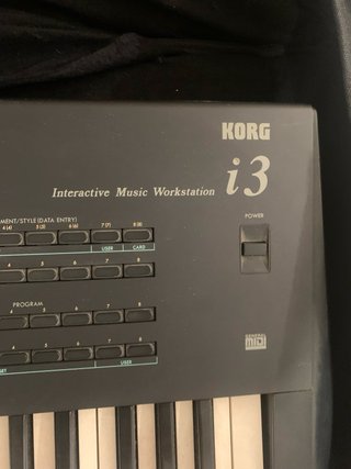 Teclado Korg i3 con funda