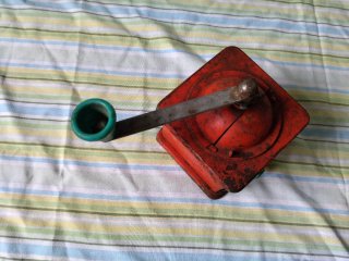 Molinillo de café antiguo Elma rojo