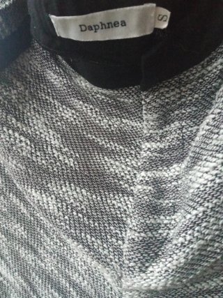 Pantalón deportivo gris y negro